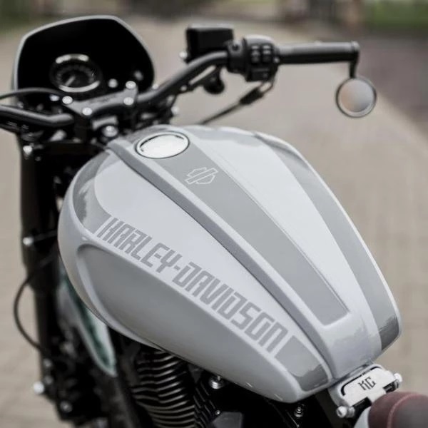 スポーツスター純正4.5ガロンタンク